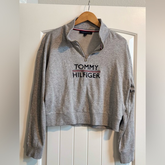 EUC Tommy Hilfiger Cropped Sweatshirt - Gray - Large - Picture 1 of 5